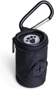 iGadgitz Home U7168 Dispensador de Tela Bolsas Caca Perro, Soporte Bolsas Excrementos Perros con Mosquetón - Negro